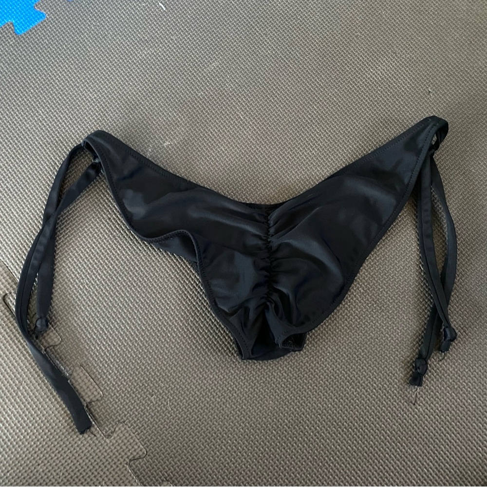 Black bikini bottoms, S